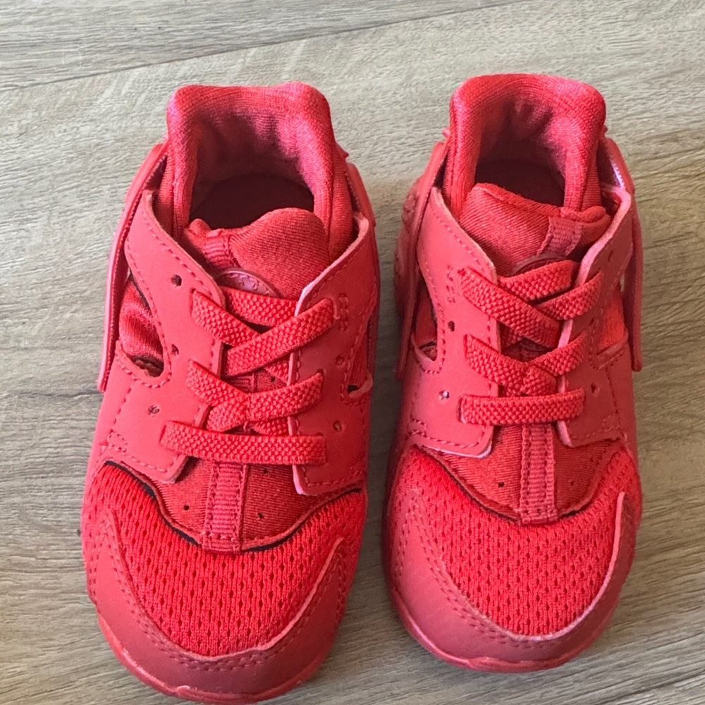 New Nike Kids Bright Red Sneakers Size 6c